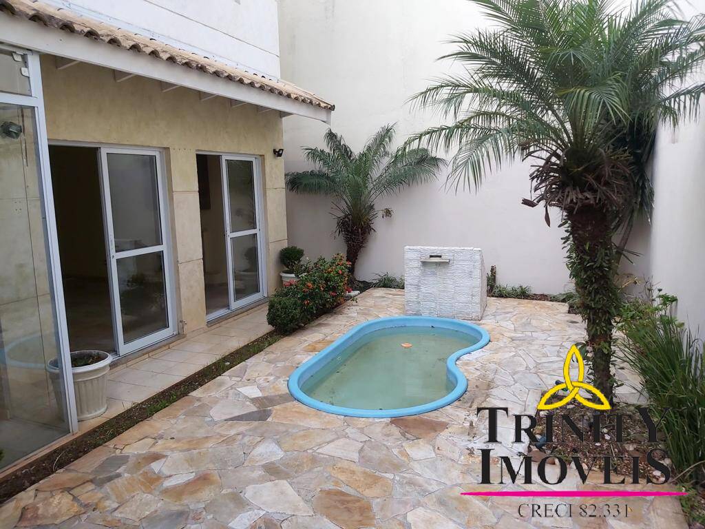 Casa, 4 quartos, 179 m² - Foto 1